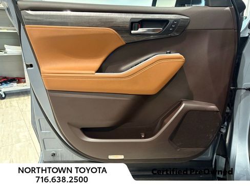 Used 2020 Toyota Highlander Platinum image 45