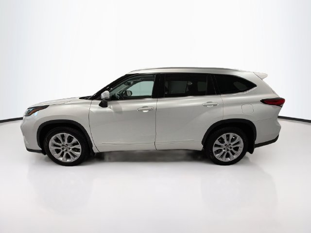 Used 2022 Toyota Highlander Limited w/ Protection Package #3 (TMS) AWD/4WD image 4