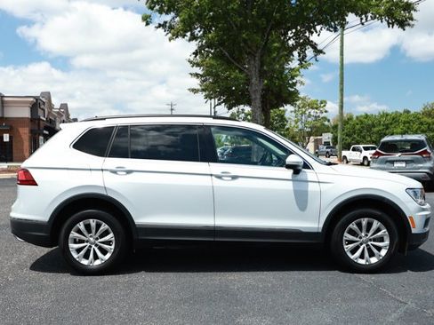 Used 2018 Volkswagen Tiguan SEL FWD image 4