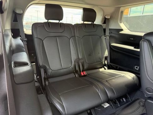 Used 2023 Jeep Grand Cherokee L Limited AWD/4WD image 12