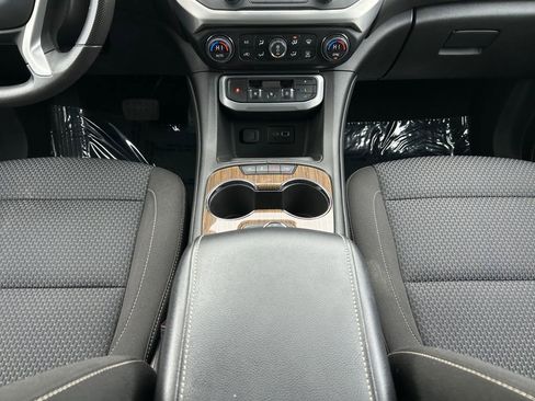 Used 2022 GMC Acadia SLE FWD image 13