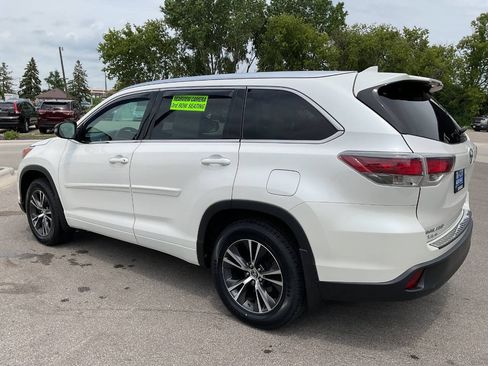 Used 2016 Toyota Highlander XLE AWD/4WD image 4