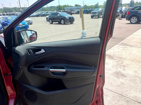 Used 2016 Ford Escape SE w/ Equipment Group 201A image 16