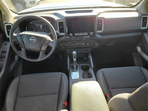 Used 2022 Nissan Frontier SV w/ Technology Package image 11
