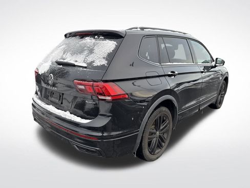 Certified 2022 Volkswagen Tiguan SE R-Line image 5