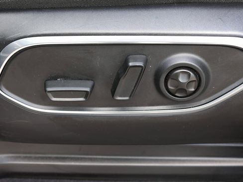 Used 2023 Jeep Wagoneer 4WD image 17