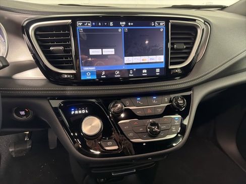 New 2026 Chrysler Pacifica Select image 15