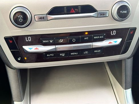 Used 2021 Ford Explorer XLT w/ Equipment Group 202A image 20