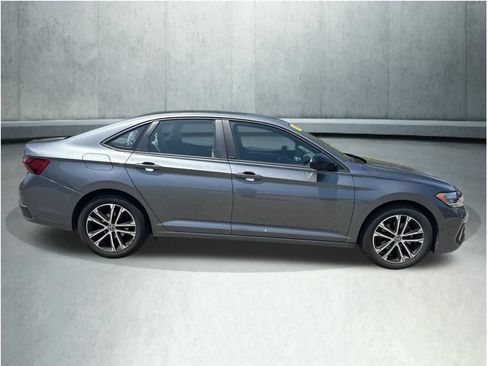 Used 2023 Volkswagen Jetta Sport FWD image 4