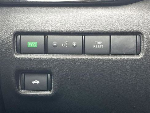 Certified 2023 Nissan Sentra SV image 11