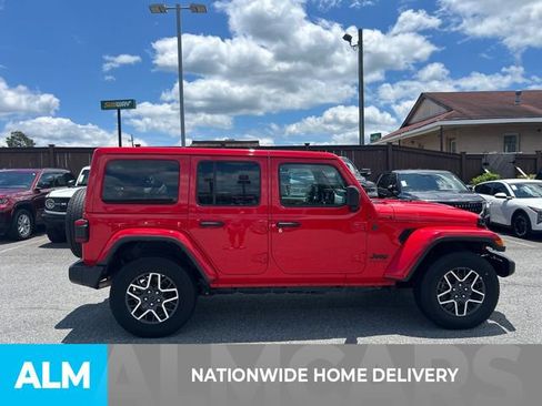 Used 2025 Jeep Wrangler Unlimited Sahara AWD/4WD image 4