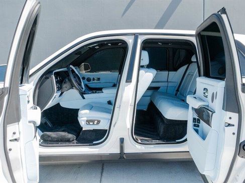 Used 2024 Rolls-Royce Cullinan Black Badge image 65