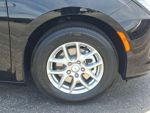 New 2027 Chrysler Pacifica Select FWD image 8