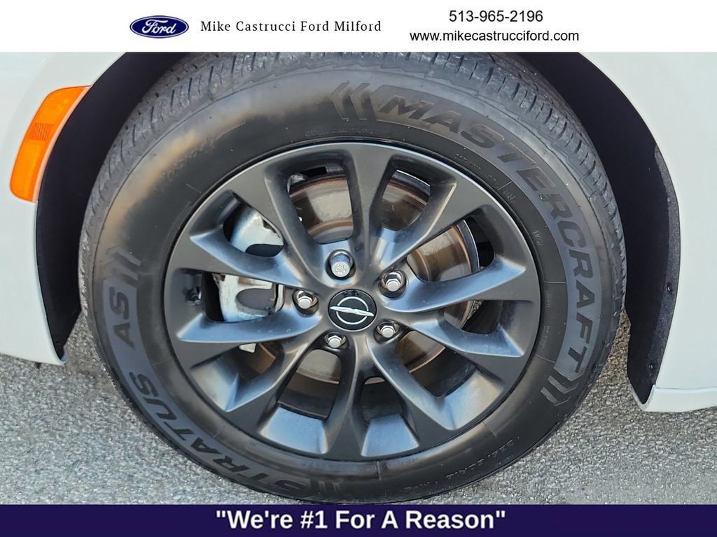 Used 2021 Chrysler Pacifica Touring w/ S Appearance Package FWD image 10