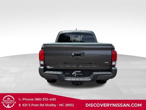 Used 2018 Toyota Tacoma TRD Sport w/ Technology Package AWD/4WD image 7
