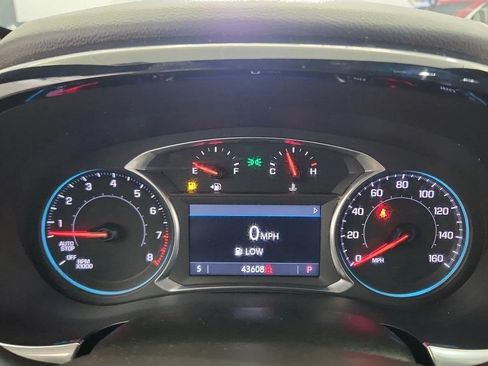 Used 2023 Chevrolet Traverse LT FWD image 23