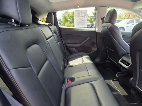Used 2021 Tesla Model Y Long Range AWD/4WD image 11