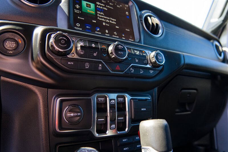 Used 2019 Jeep Wrangler Unlimited Sahara AWD/4WD image 32