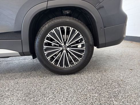 New 2026 Volkswagen Tiguan S FWD image 37