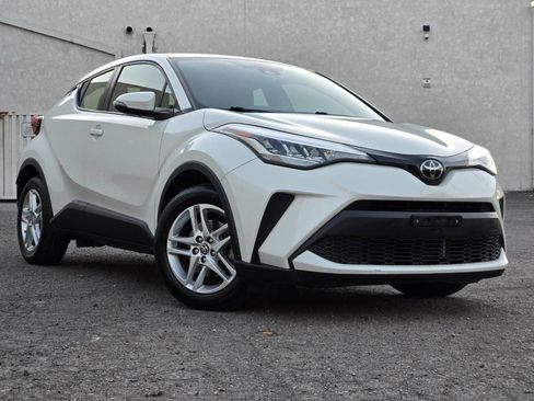 Used 2021 Toyota C-HR LE image 3