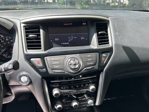 Used 2017 Nissan Pathfinder SV FWD image 11