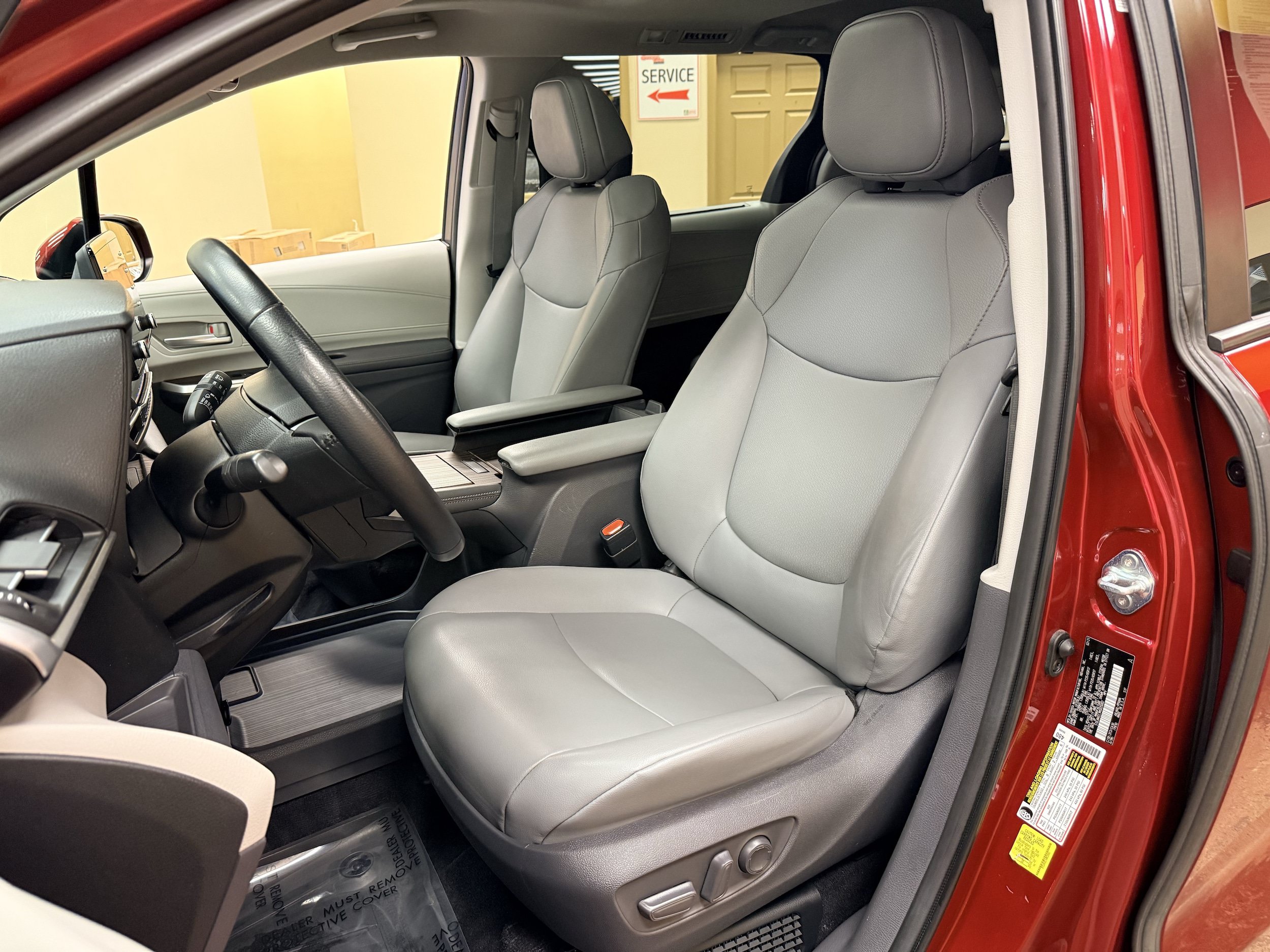 Used 2021 Toyota Sienna XLE w/ XLE Plus Package FWD image 8
