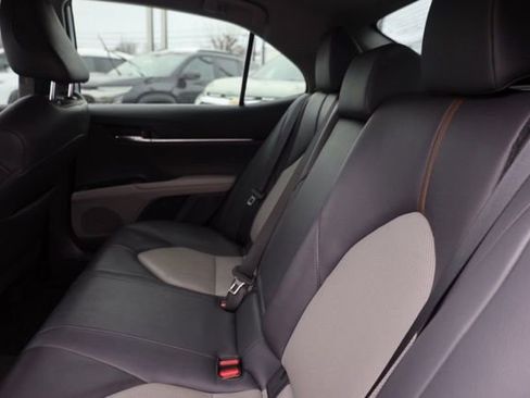 Used 2020 Toyota Camry XLE image 32