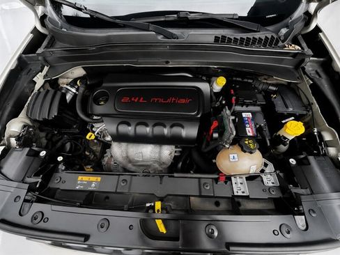 Used 2017 Jeep Renegade Trailhawk AWD/4WD image 17