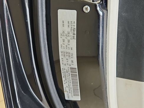 Used 2017 Chrysler Pacifica Touring-L FWD image 32