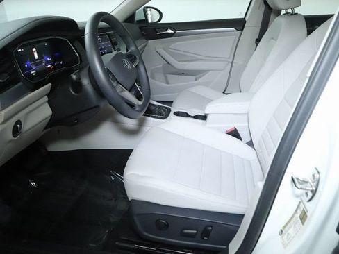 Used 2024 Volkswagen Jetta SE w/ Panoramic Sunroof Package FWD image 18