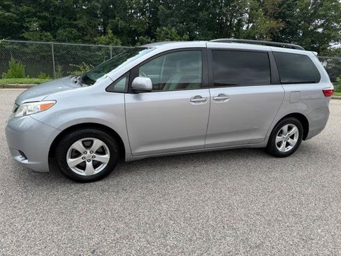 Used 2017 Toyota Sienna LE FWD image 9