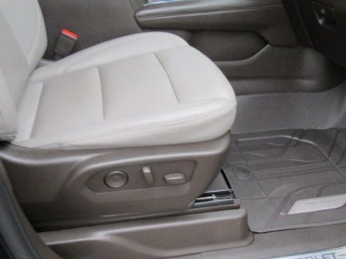 Used 2025 Chevrolet Tahoe LT RWD image 13