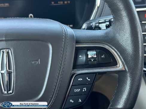 Used 2018 Lincoln Continental Premiere AWD/4WD image 25