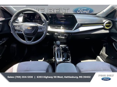 Used 2024 Chevrolet Trax LT FWD image 14