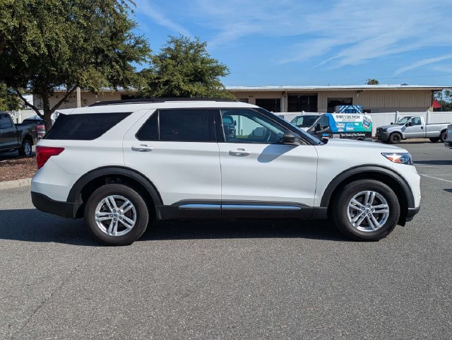Used 2023 Ford Explorer XLT w/ Equipment Group 202A AWD/4WD image 2