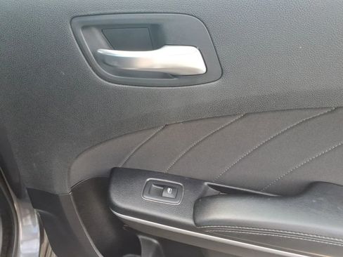 Used 2019 Dodge Charger SXT image 15