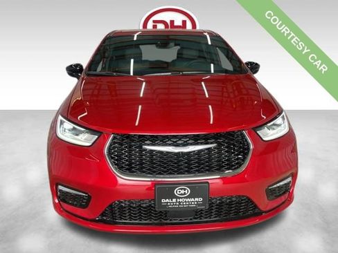 New 2026 Chrysler Pacifica Select image 2