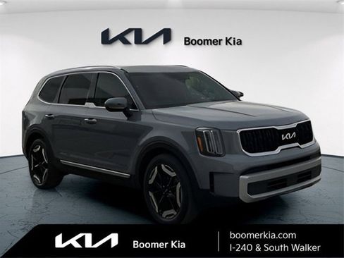 Used 2024 Kia Telluride EX w/ EX Captain's Chair Package image 3