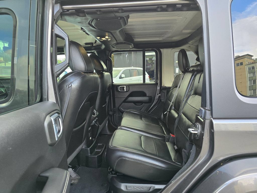 Used 2022 Jeep Wrangler Unlimited Sahara w/ Cold Weather Group AWD/4WD image 16
