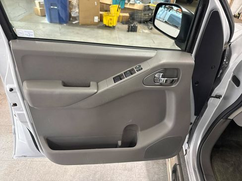 Used 2012 Nissan Frontier SV AWD/4WD image 26