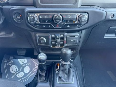 Used 2022 Jeep Gladiator Sport AWD/4WD image 16