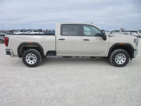 New 2026 GMC Sierra 2500 Pro image 3