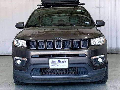 Used 2021 Jeep Compass Latitude FWD image 3