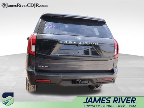Used 2025 Ford Expedition Active AWD/4WD image 19