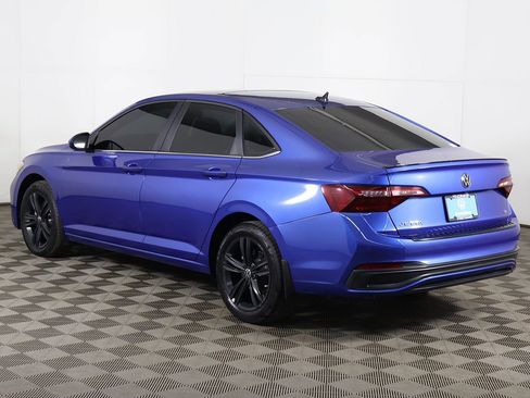 Used 2024 Volkswagen Jetta SE FWD image 9