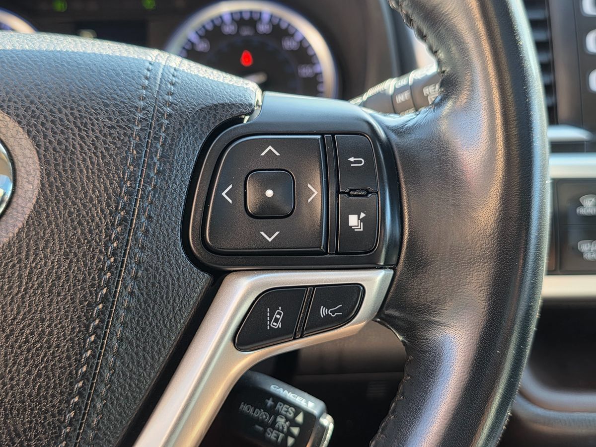 Used 2018 Toyota Highlander XLE FWD image 37