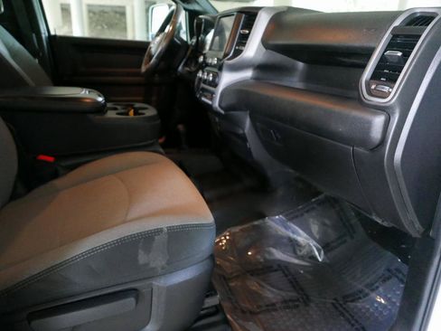 Used 2024 RAM 5500 Tradesman w/ Chrome Appearance Group AWD/4WD image 11
