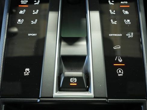 New 2026 Porsche Macan image 22