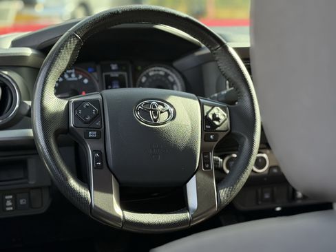 Used 2019 Toyota Tacoma TRD Off-Road image 16