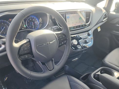 New 2026 Chrysler Pacifica Select w/ S Appearance Package image 10